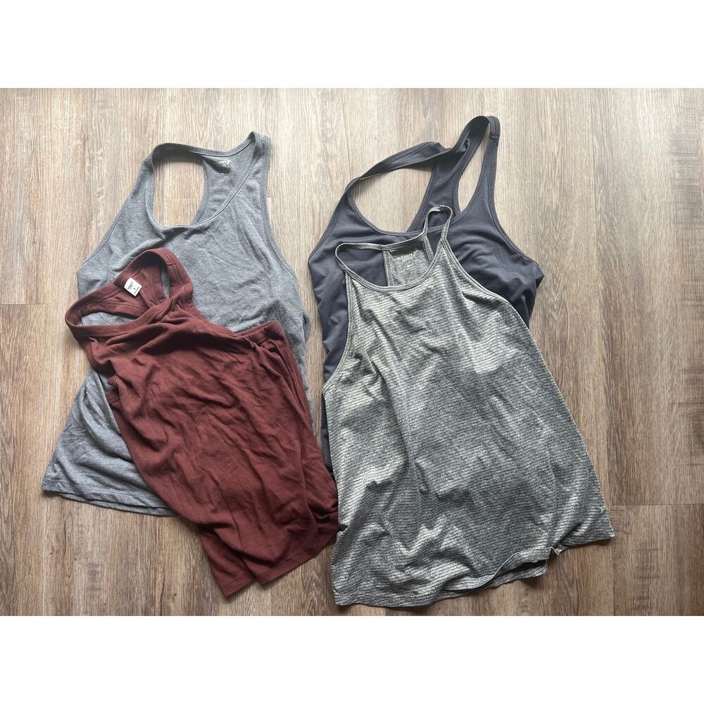Lot of 4 Old Navy Active Workout Tops Size Medium GUC